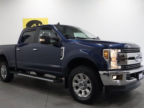 Used 2019 Ford F350 Lariat w/ Chrome Package image 6