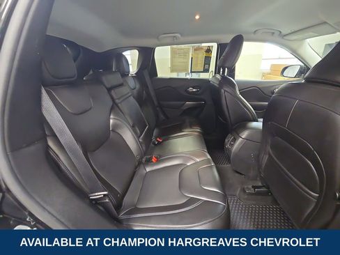 Used 2019 Jeep Cherokee Latitude Plus w/ Cold Weather Group AWD/4WD image 35