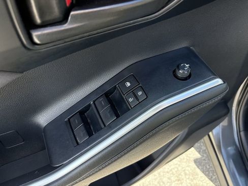 Used 2023 Toyota Highlander LE FWD image 23