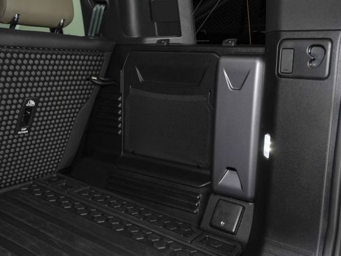 Used 2025 Land Rover Defender 110 X-Dynamic SE image 70