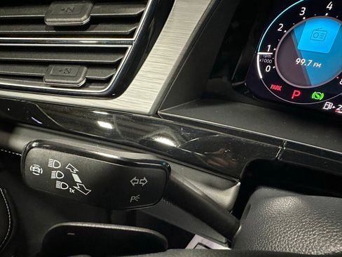 Used 2025 Volkswagen Atlas Cross Sport SE image 21