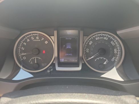 Used 2017 Toyota Tacoma Limited w/ Tow Package RWD image 21