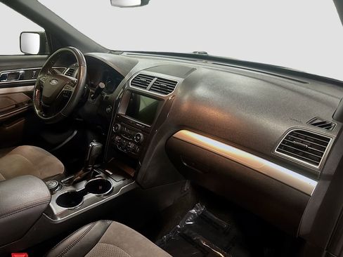 Used 2017 Ford Explorer XLT w/ Equipment Group 202A image 37