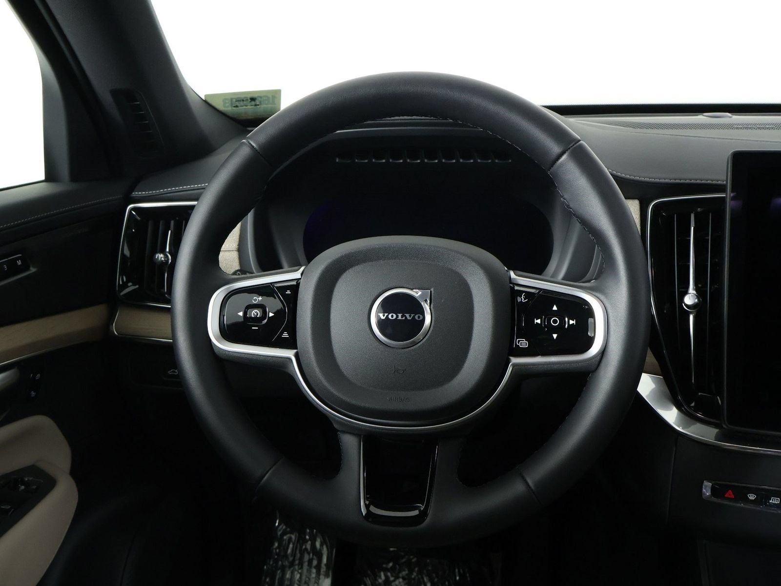 Certified 2026 Volvo XC90 B6 Plus w/ Protection Package AWD/4WD image 8
