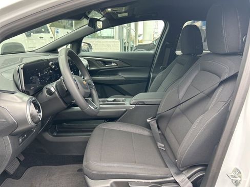 New 2026 Chevrolet Equinox EV LT image 14