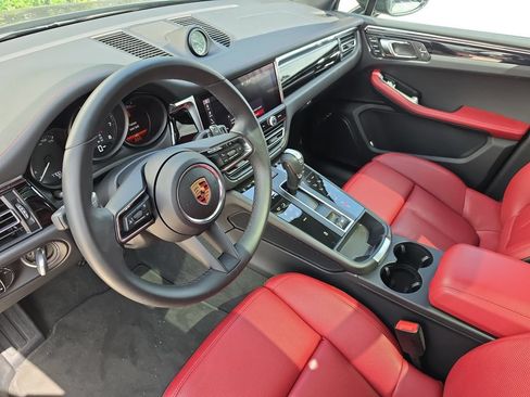 Used 2025 Porsche Macan AWD/4WD image 21