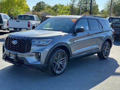 Used 2025 Ford Explorer ST-Line w/ ST-Line Street Pack AWD/4WD image 3