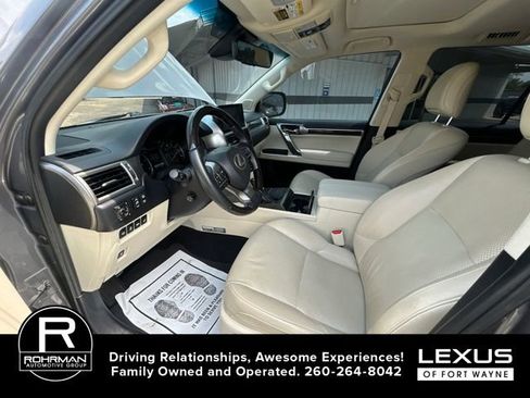 Used 2023 Lexus GX 460 Luxury w/ Sport Design Package AWD/4WD image 10