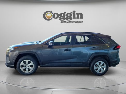 Used 2021 Toyota RAV4 LE image 2