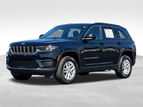 Used 2024 Jeep Grand Cherokee Laredo X AWD/4WD image 3