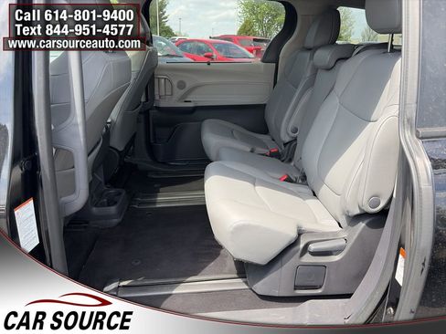 Used 2024 Toyota Sienna XLE FWD image 25