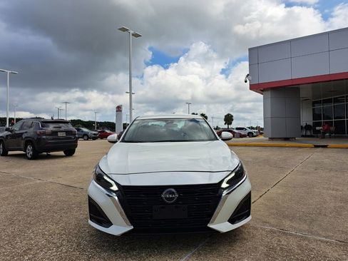 Used 2023 Nissan Altima 2.5 SV AWD/4WD image 2