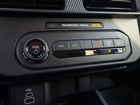 Used 2025 Ford Maverick XL image 14