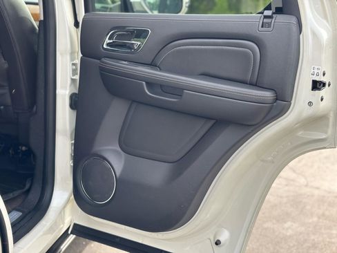 Used 2014 Cadillac Escalade Platinum AWD/4WD image 34