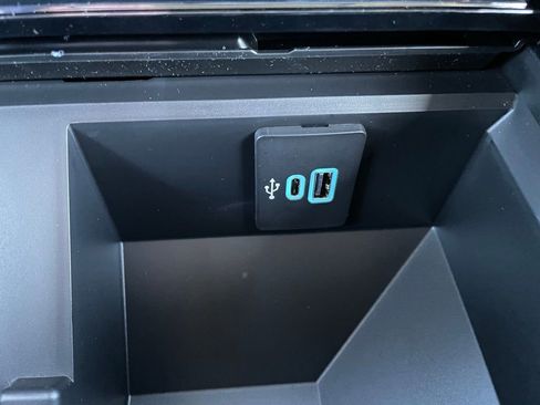 New 2026 Ford F250 Lariat w/ Black Appearance Package image 12