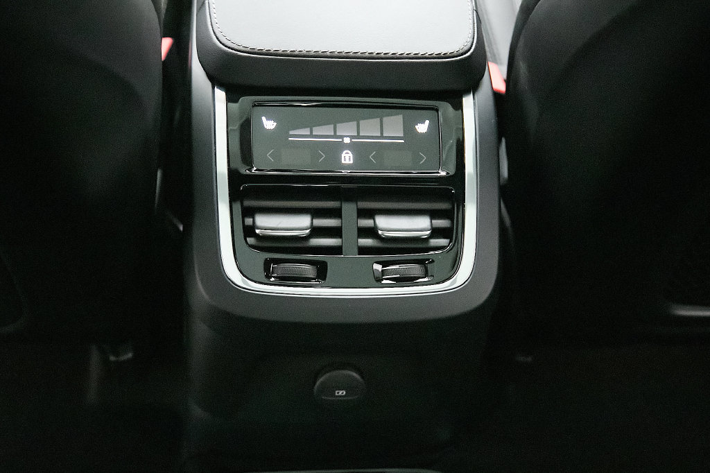 Certified 2024 Volvo XC90 T8 Ultimate w/ Lounge Package AWD/4WD image 26