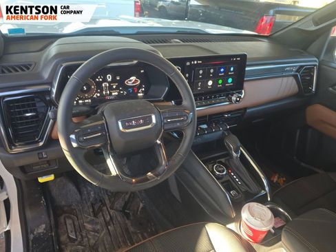 Used 2025 GMC Canyon AT4 image 8