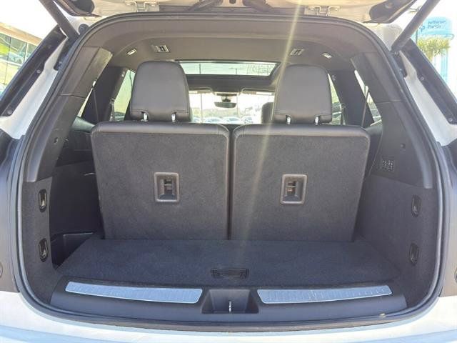 Used 2022 Cadillac XT6 Premium Luxury w/ Technology Package FWD image 7