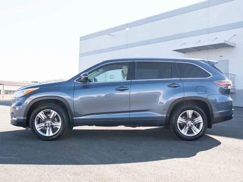 Used 2015 Toyota Highlander Limited AWD/4WD image 3