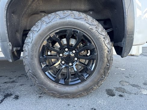 Used 2019 GMC Sierra 1500 AT4 w/ AT4 Premium Package image 3