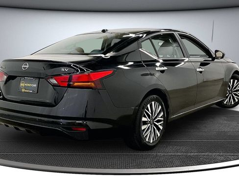 Used 2024 Nissan Altima 2.5 SV FWD image 6