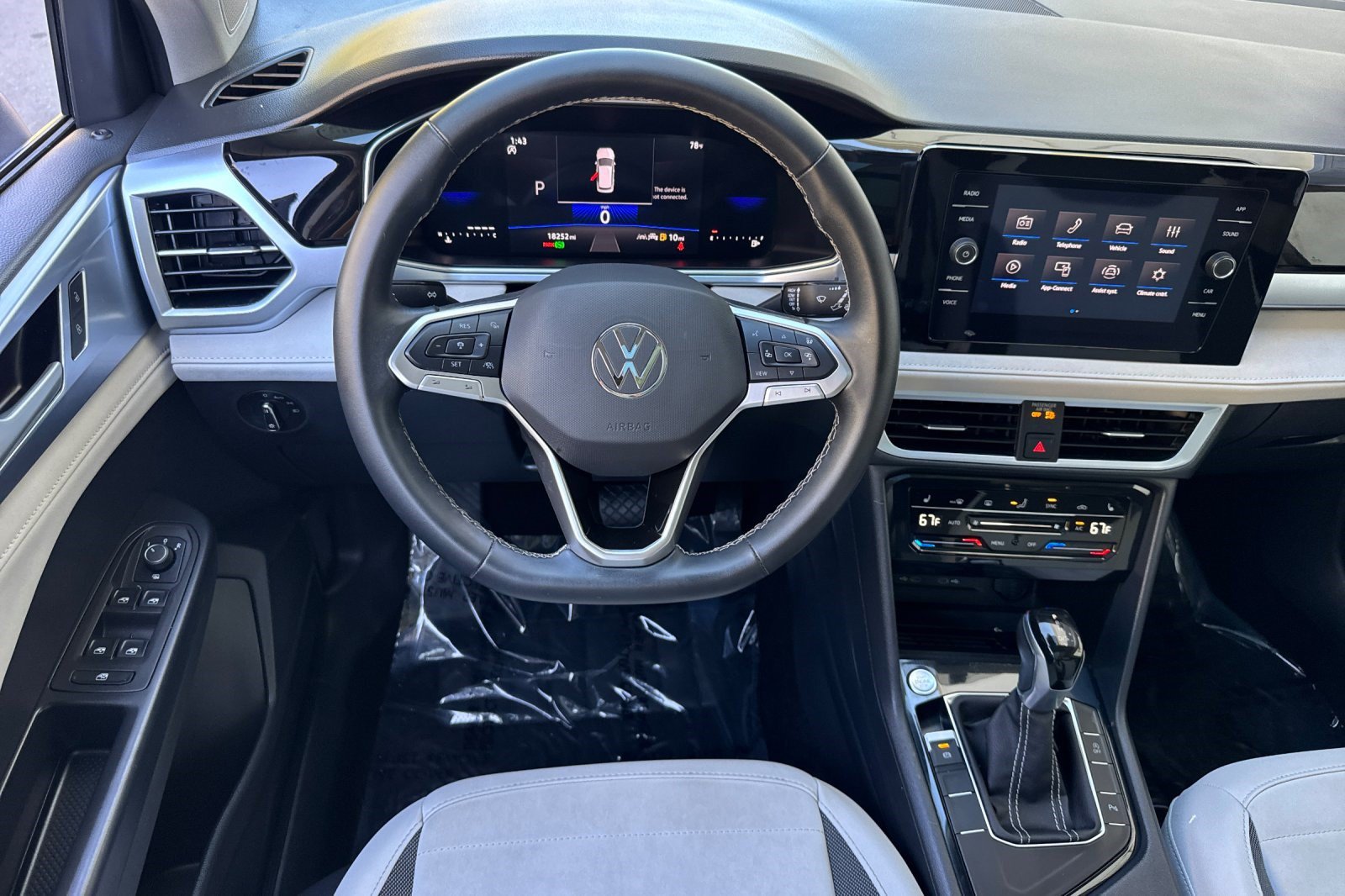 Used 2025 Volkswagen Taos SE FWD image 30