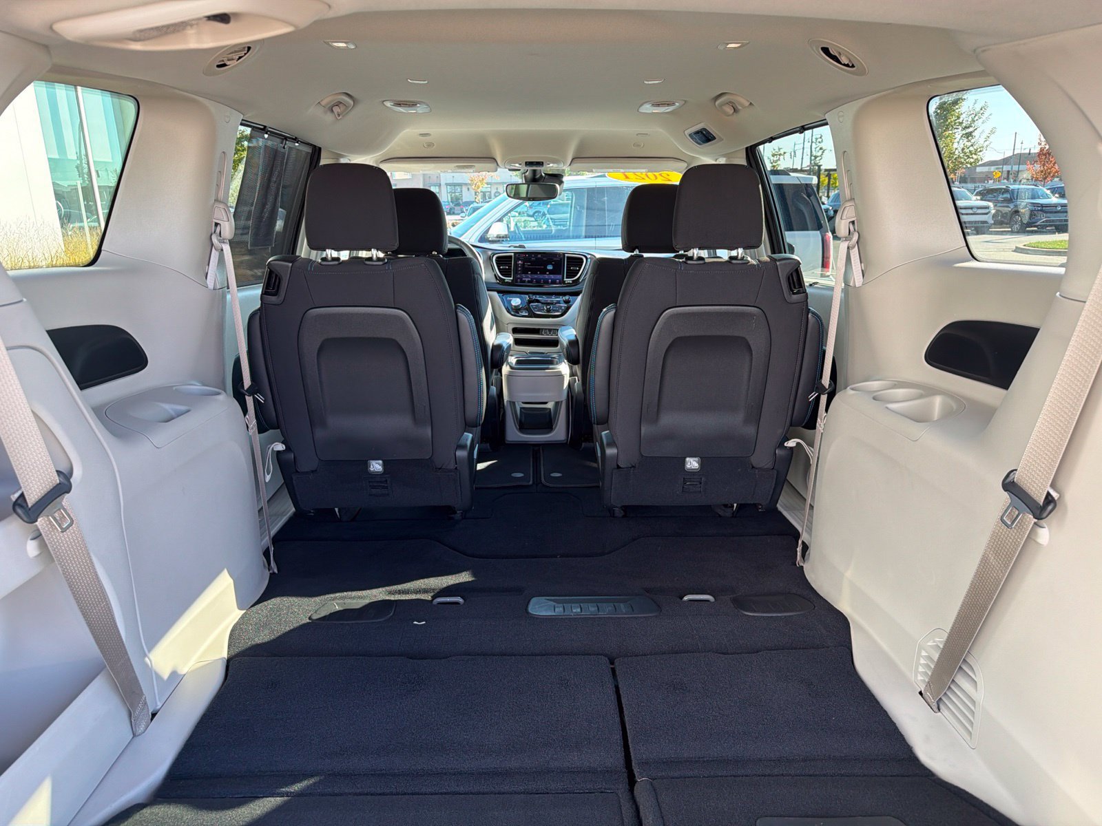 Used 2021 Chrysler Pacifica Touring w/ Cold Weather Group FWD image 46