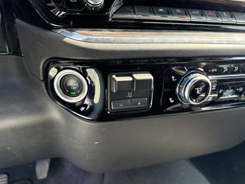 Used 2025 GMC Sierra 1500 SLT image 19