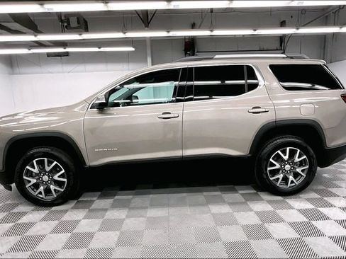 Used 2023 GMC Acadia SLE w/ Driver Convenience Package FWD image 14