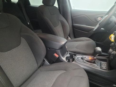 Used 2020 Jeep Cherokee Latitude FWD image 21