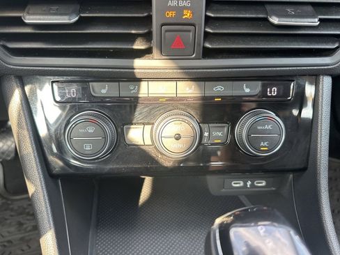 Used 2024 Volkswagen Jetta SE image 19