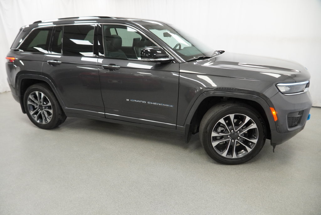 Used 2023 Jeep Grand Cherokee Overland w/ Advanced Protech Group III AWD/4WD image 13