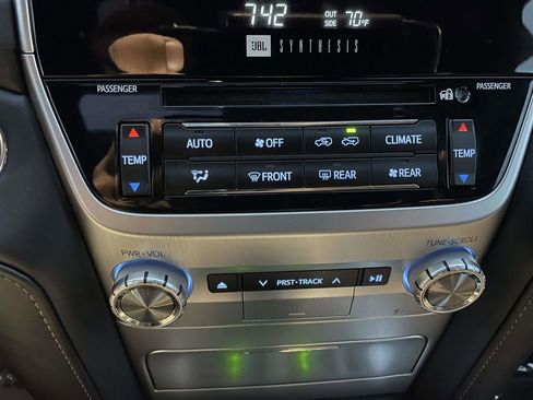 Used 2020 Toyota Land Cruiser Heritage Edition image 41