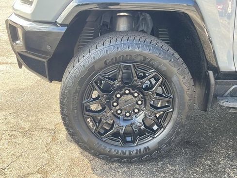 New 2026 GMC Hummer EV 4x4 Crew Cab image 10