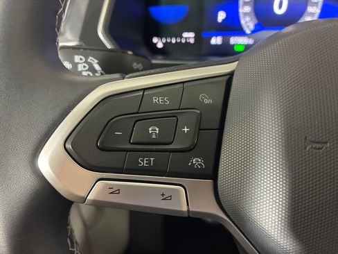 Used 2022 Volkswagen Tiguan SE image 19