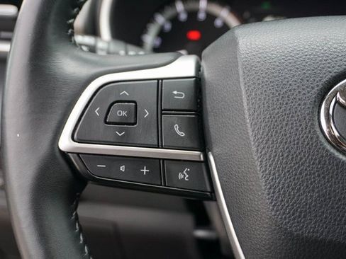 Used 2023 Toyota Highlander XLE image 21