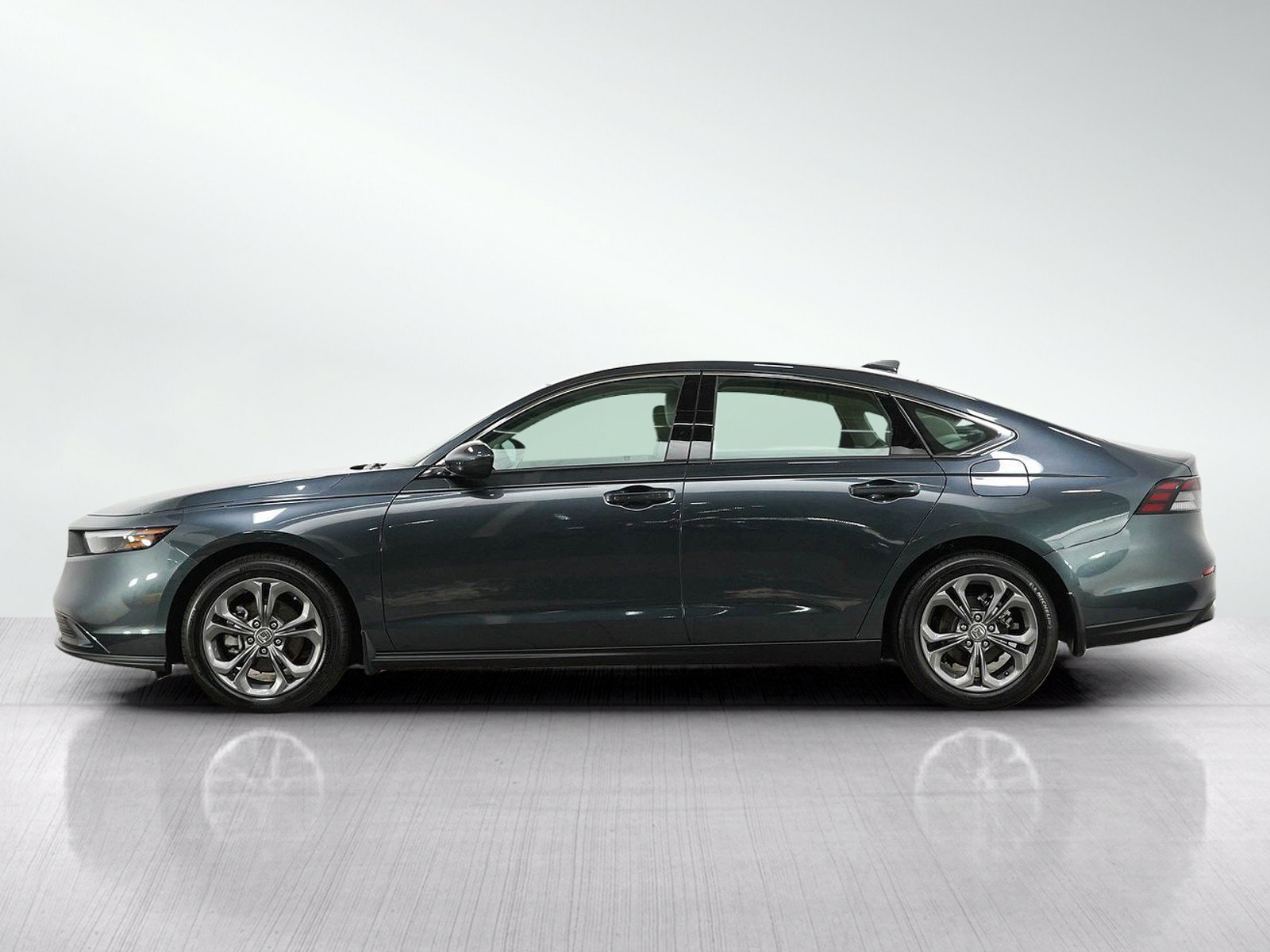 Used 2024 Honda Accord EX image 2