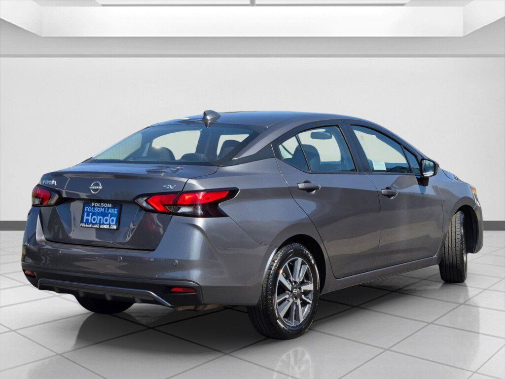 Used 2024 Nissan Versa SV FWD image 5