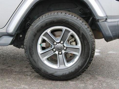 Used 2020 Jeep Wrangler Unlimited Sahara AWD/4WD image 16