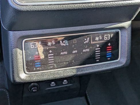 Used 2022 Audi e-tron Premium w/ Convenience Plus Package image 26