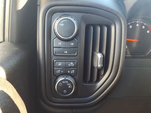 Certified 2025 Chevrolet Silverado 2500 Custom w/ Custom Value Package image 17