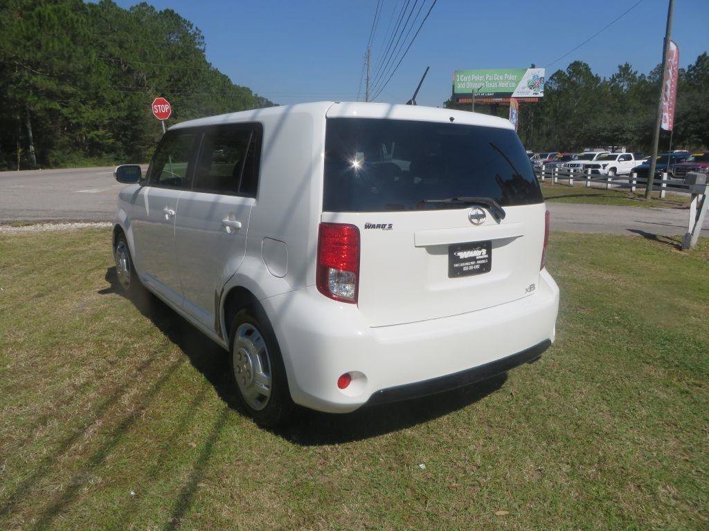 Used 2014 Scion xB FWD image 8
