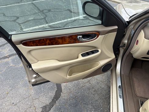 Used 2005 Jaguar XJ8 RWD image 21