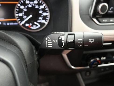 Used 2025 Nissan Rogue SV AWD/4WD image 24