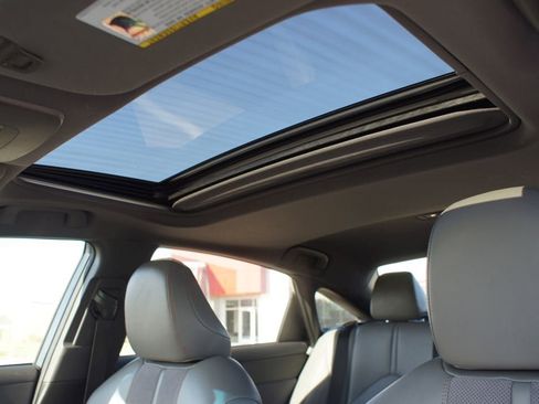 Used 2019 Toyota Avalon XSE image 6