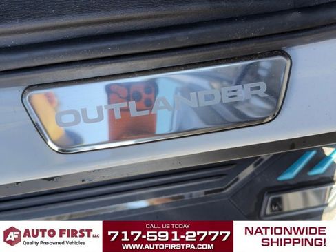 Used 2023 Mitsubishi Outlander SE image 24