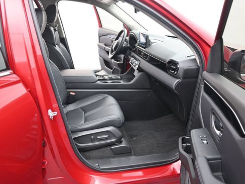 Used 2025 Honda Pilot Touring image 23