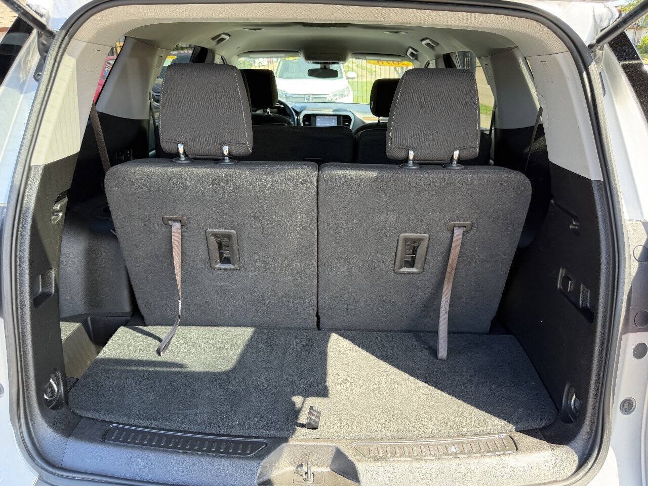 Used 2018 GMC Acadia SLE w/ LPO, Floor Liner Package FWD image 22