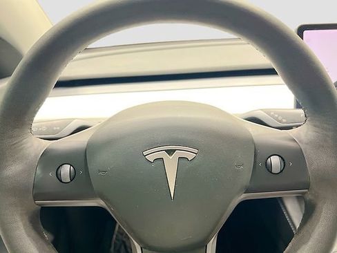 Used 2021 Tesla Model Y Long Range image 21