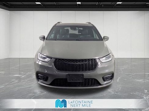 Used 2021 Chrysler Pacifica Touring-L w/ S Appearance Package AWD/4WD image 8